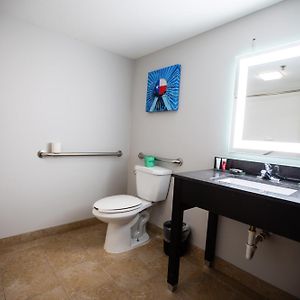 King Room Bath Tub Mobility or Hearing Accessible Non-Smoking